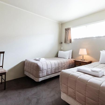 Colonial Court Motor Inn Тауранга Экстерьер фото