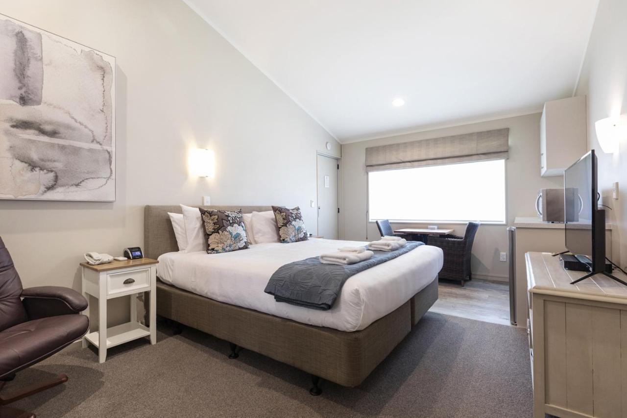 Colonial Court Motor Inn Тауранга Экстерьер фото